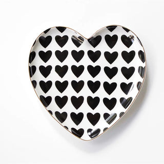 Plato de cerámica en forma de corazón.